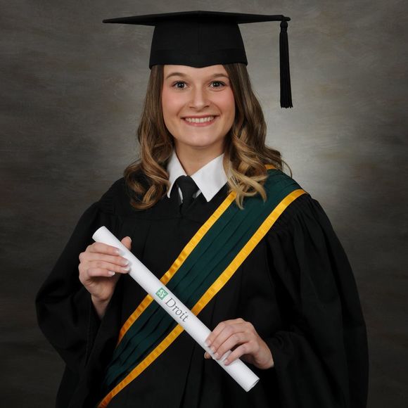 Meet your Posher, Malory - Picture 1 of 1